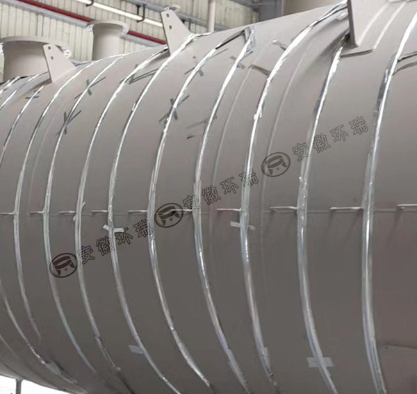 電伴熱系統(tǒng)在石化罐上安裝圖